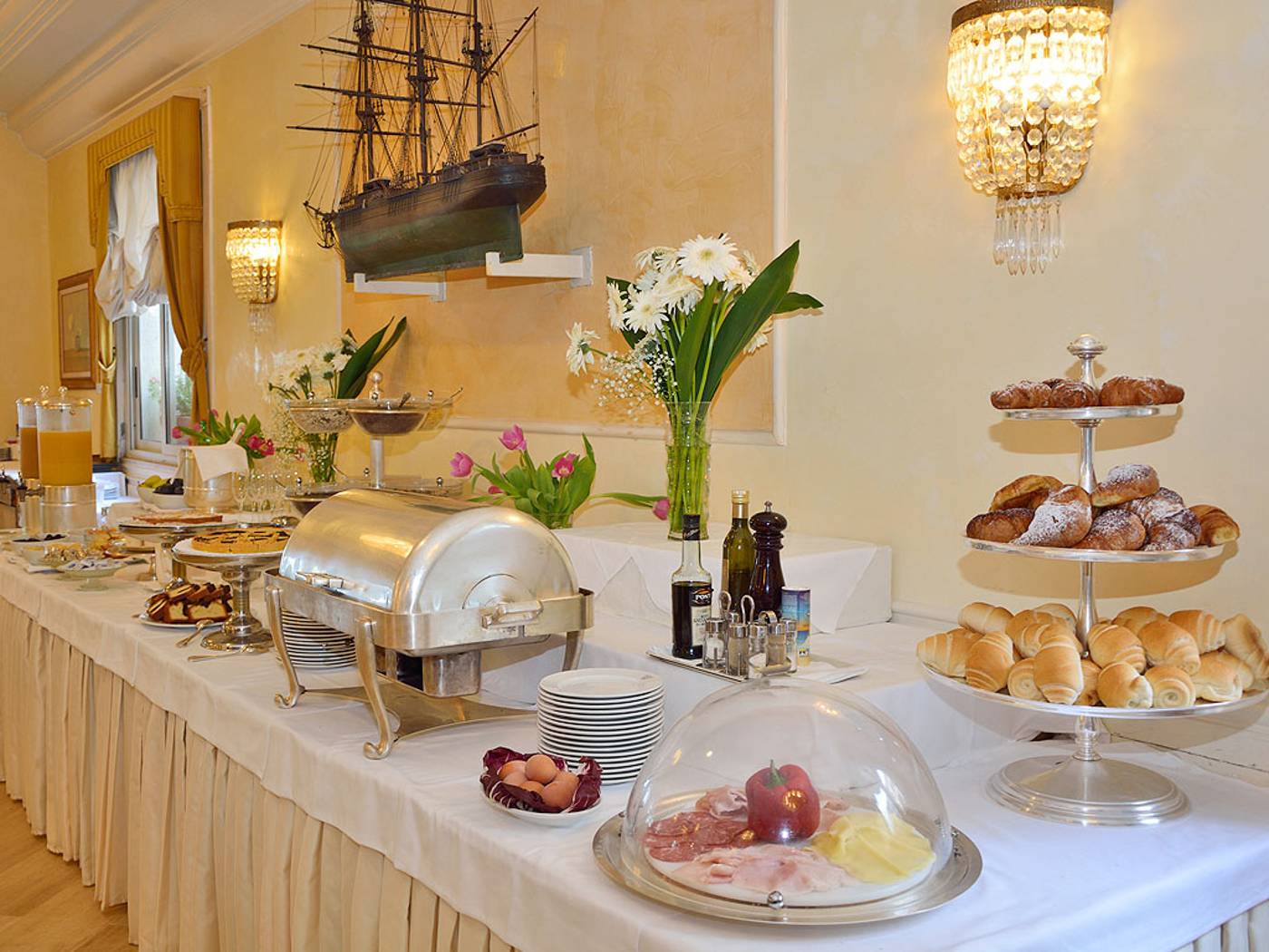 Hellenia-Yachting-Restaurant-31