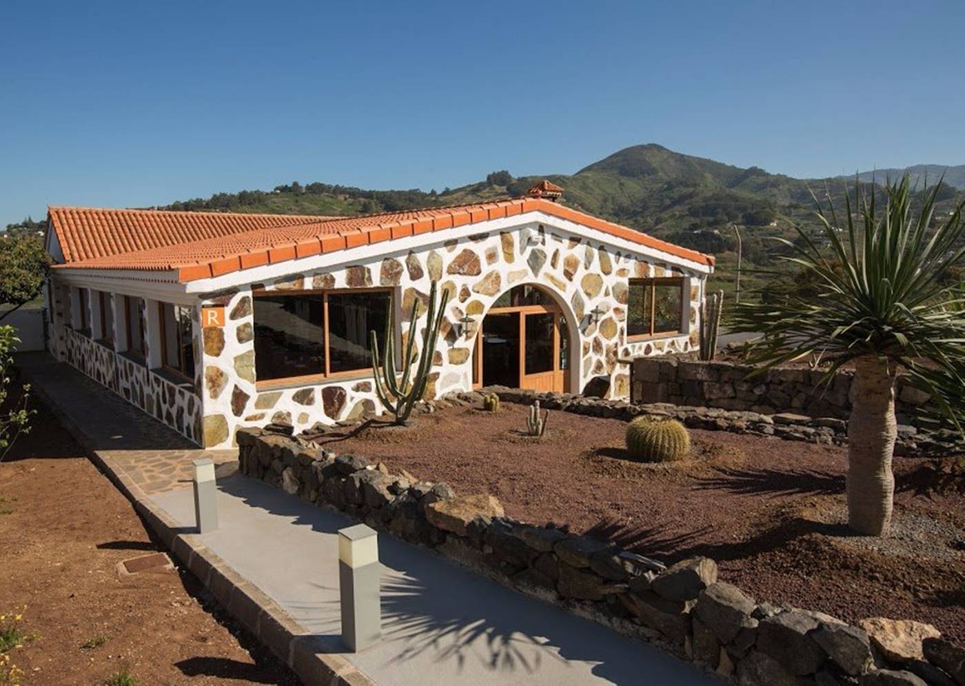 Melva-suite-hotel-Restaurant-10