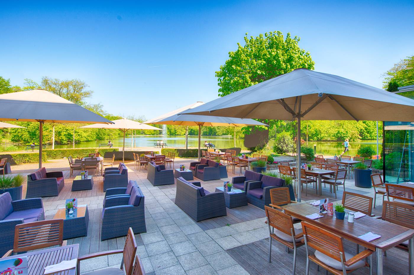 Leonardo-Royal-Hotel-Koeln-Am-Stadtwald-Terrace-31