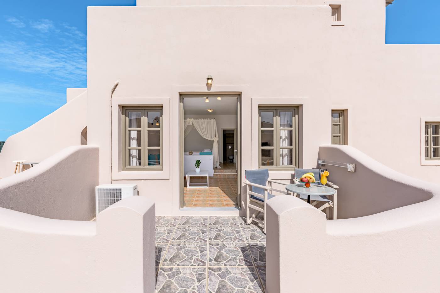 En-Plo-Boutique-Suites---Oia-Santorini-Room-19