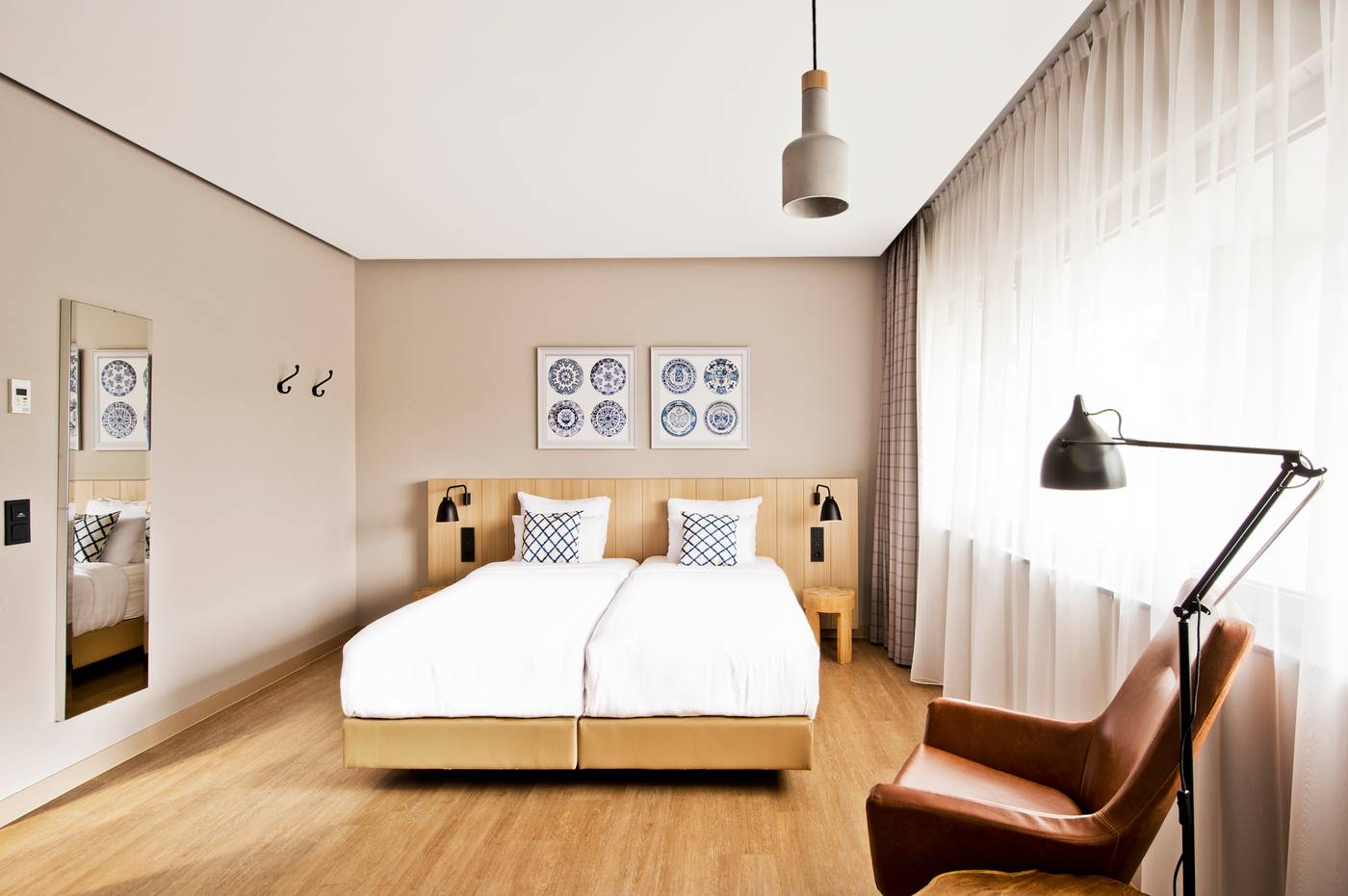 Urban-Lodge-Hotel-Room-43