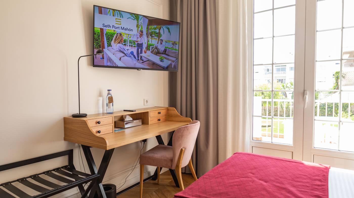 Seth-Port-Mahon-Room-37