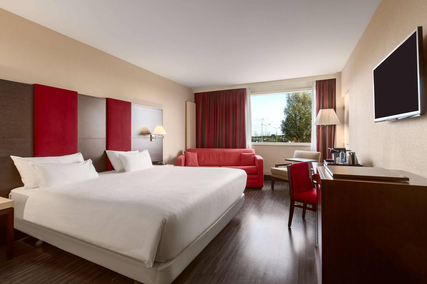 NH-Amsterdam-Schiphol-Airport-Room-23