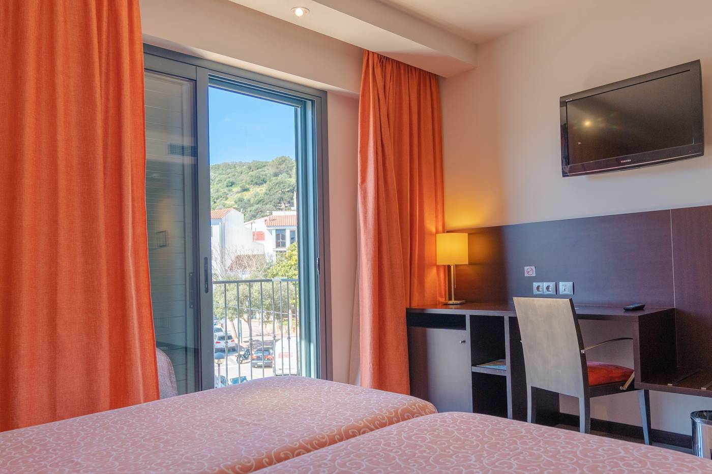 Loar-Ferreries-Apartments-Room-9