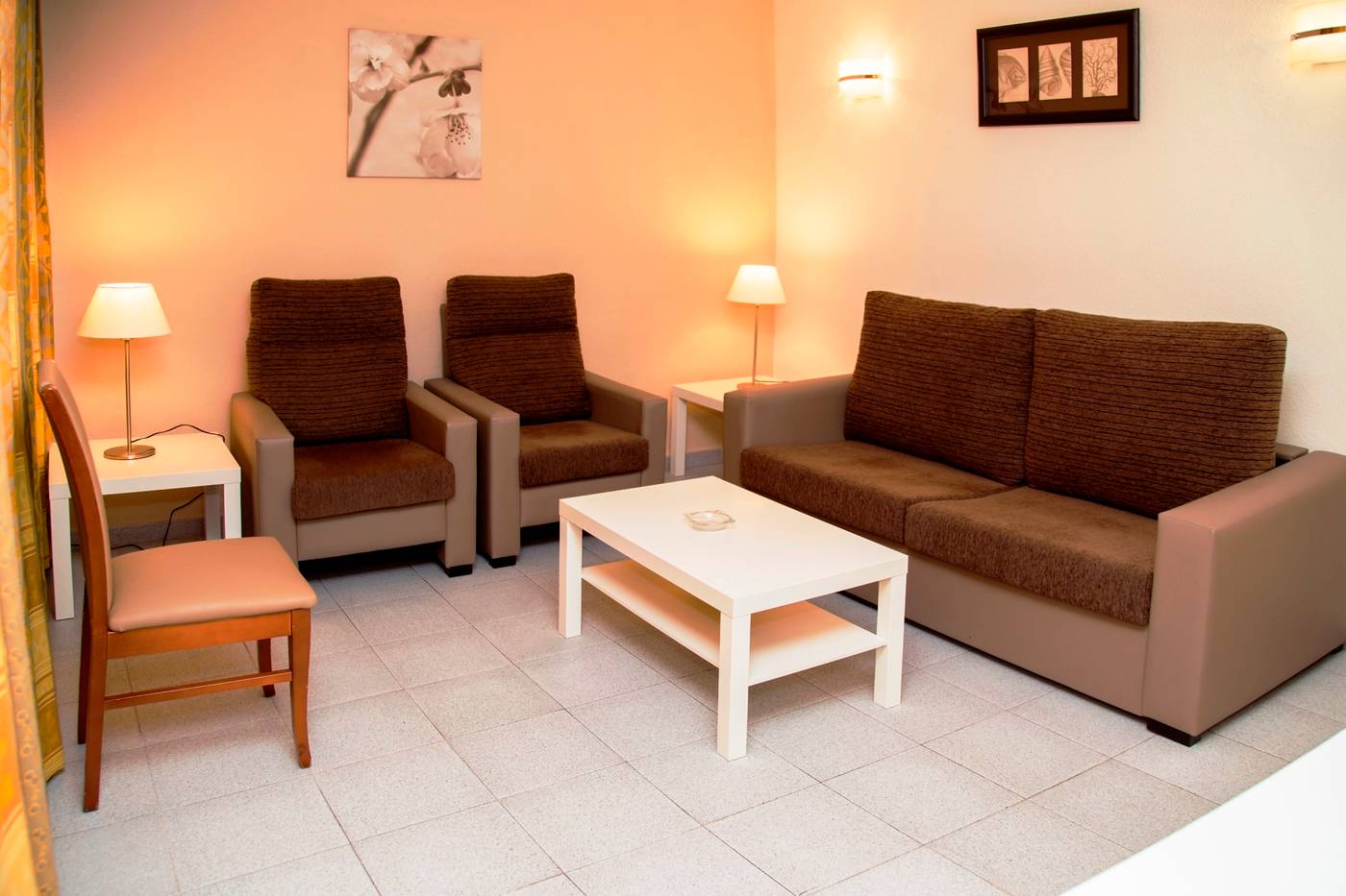 Ecuador-Park-Room-39