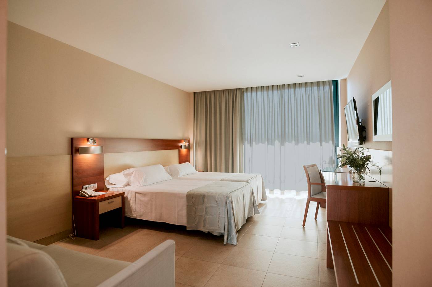 Deloix-Aqua-Center-Hotel-Room-33