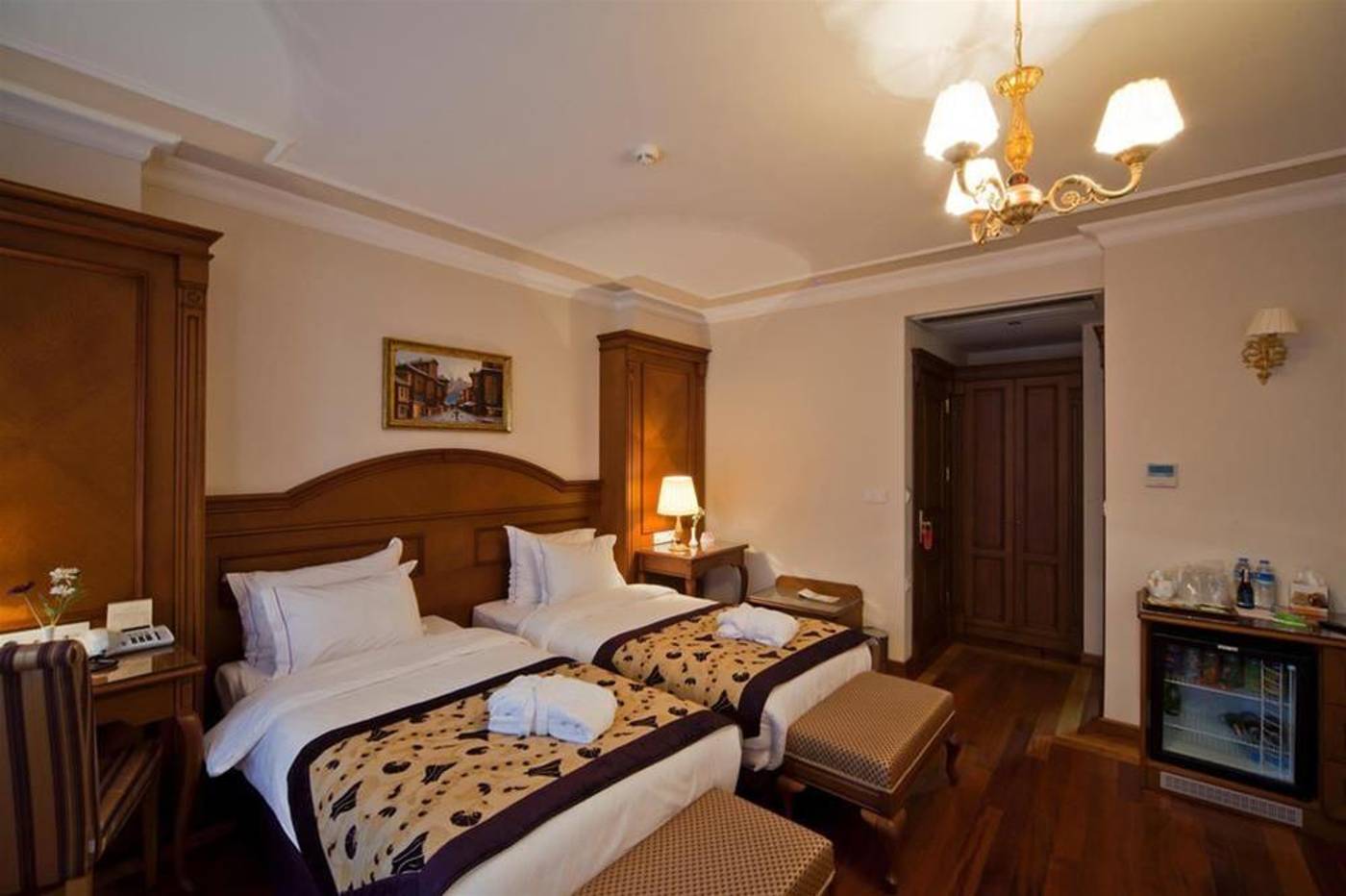 Glk-Premier-The-Home-Suites---Spa-Room-10