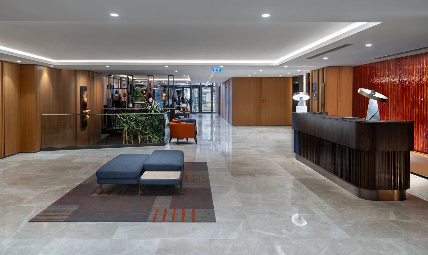 Crowne-Plaza-Istanbul-Ortakoy-Bosphorus-Lobby-2
