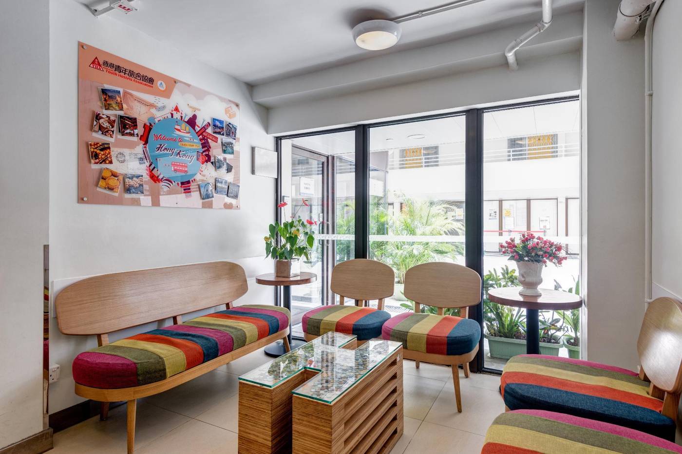 YHA-MEI-HO-HOUSE-YOUTH-HOSTEL-Lobby-4