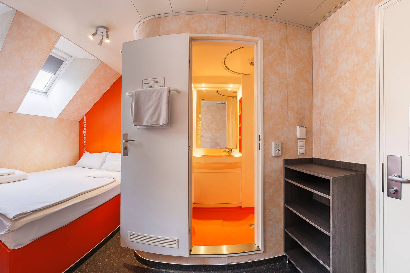 Easyhotel-Budapest-Oktogon-Room-11