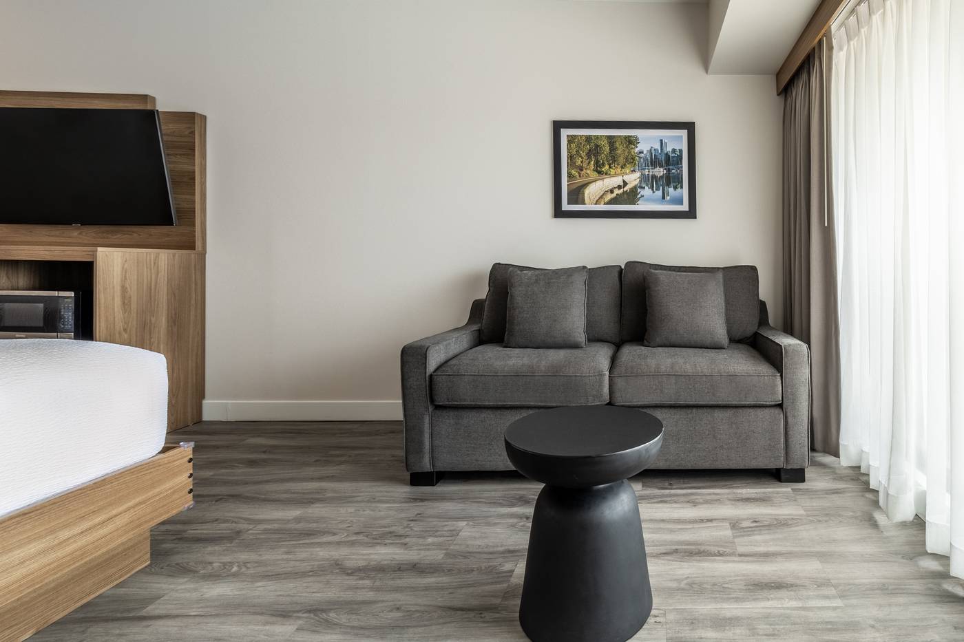 Atrium-Hotel-Vancouver-Room-35