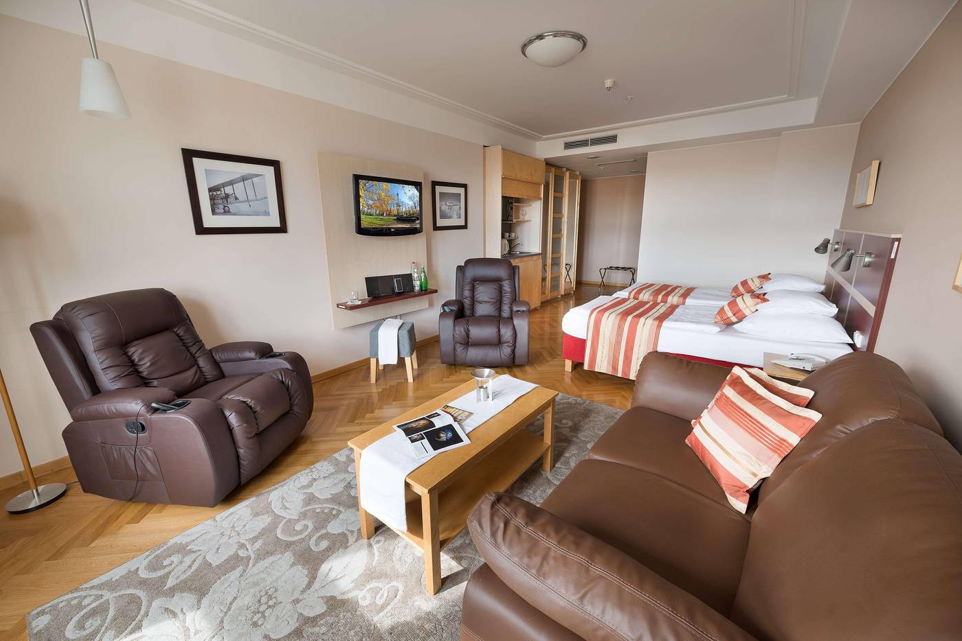 EA-Hotel-Julis-Room-24