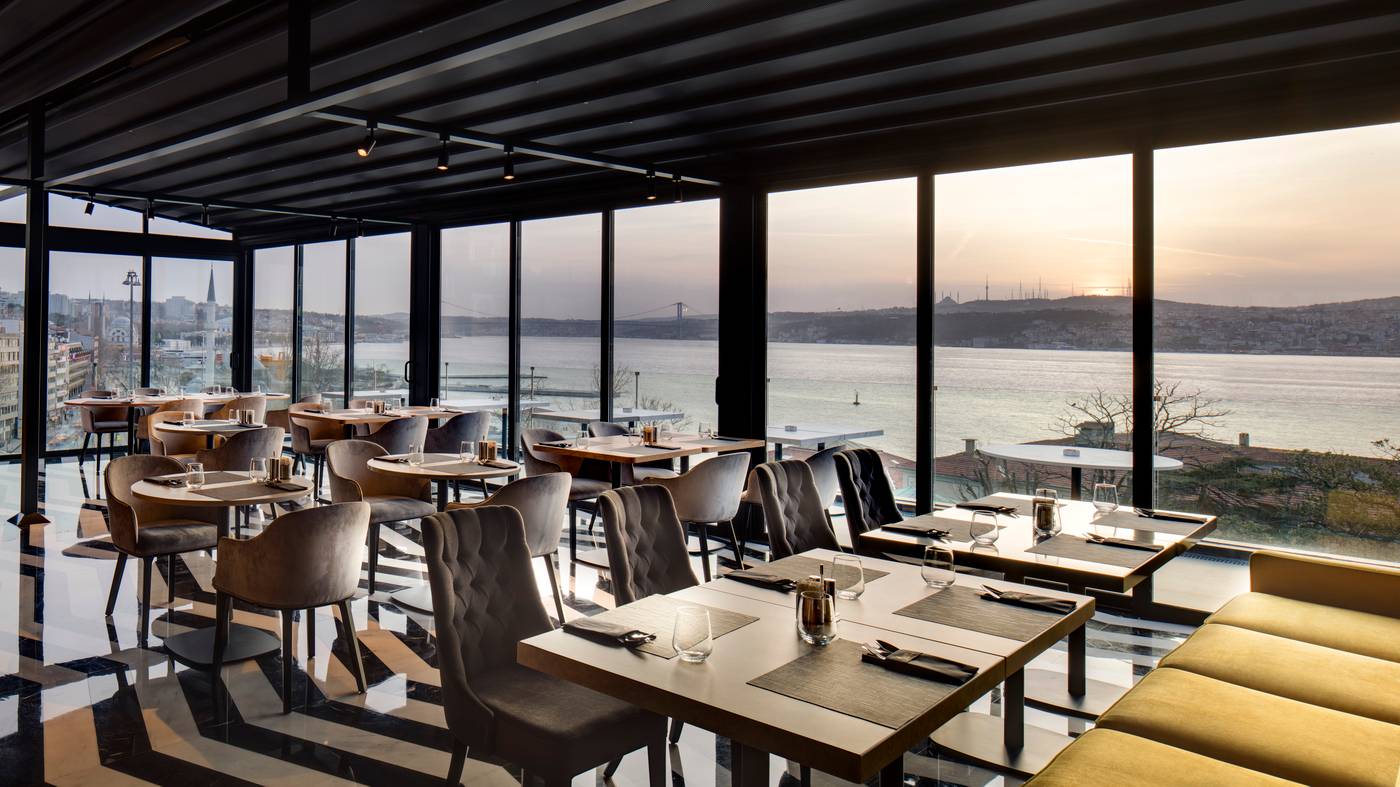 Metropolitan-Hotels-Bosphorus-Restaurant-10