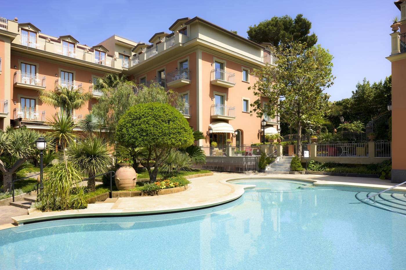 Grand-Hotel-Ambasciatori-Pool-1