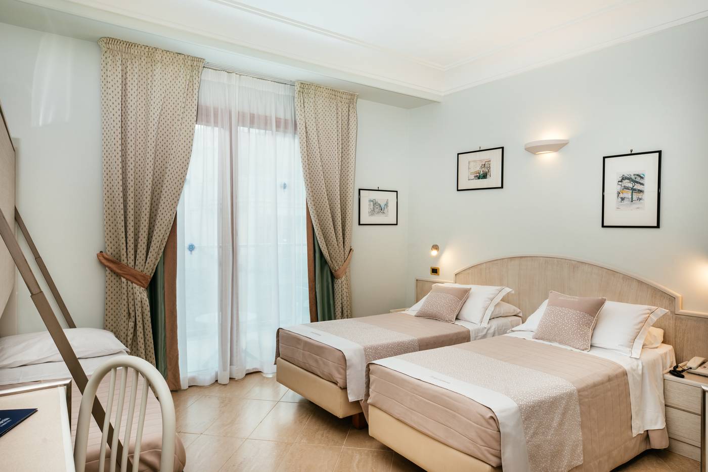 Comfort-Hotel-Gardenia-Sorrento-Coast-Room-26