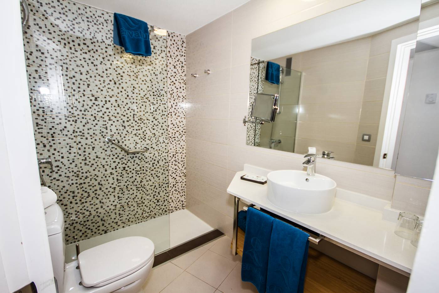 Servatur-Waikiki-Room-38