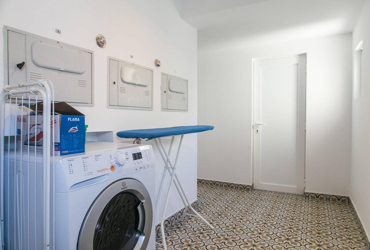 Home-Out-Rooms---Apartments-Room-120