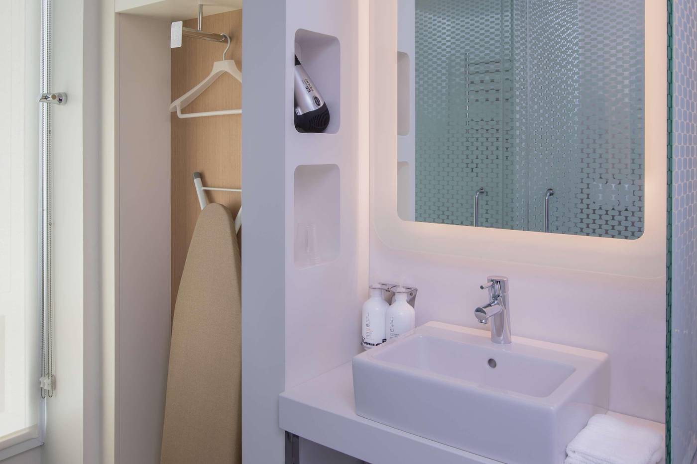 Yotel-Amsterdam-Room-34