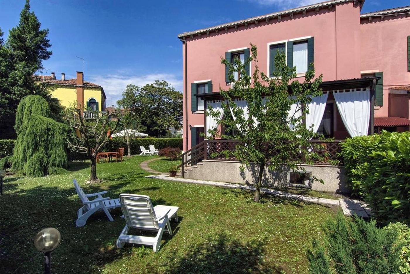 500-Bed---Breakfast-General-view-6