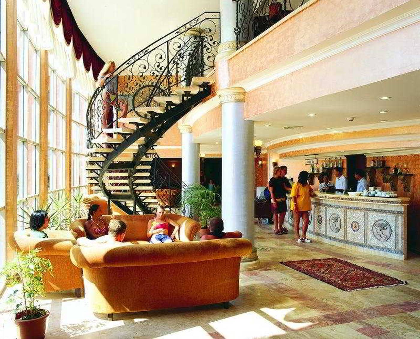 Royal-Atlantis-Resort-Spa-Lobby-21