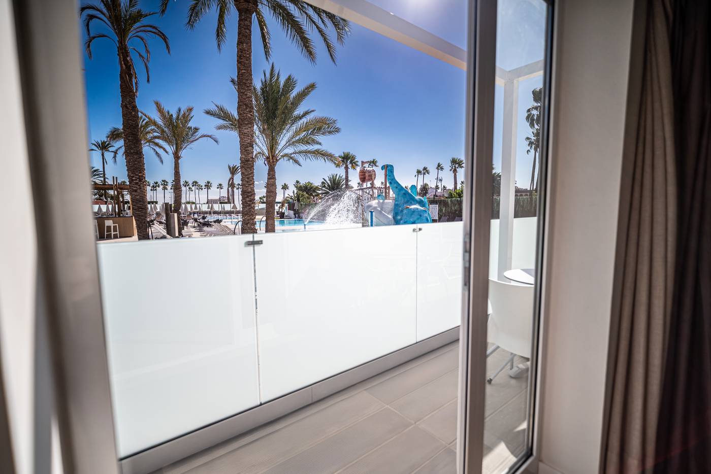 HL-Miraflor-Suites-Pool-40