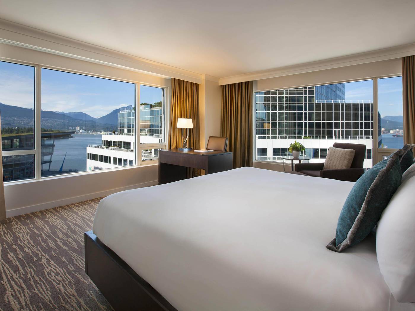 Fairmont-Waterfront-Room-34