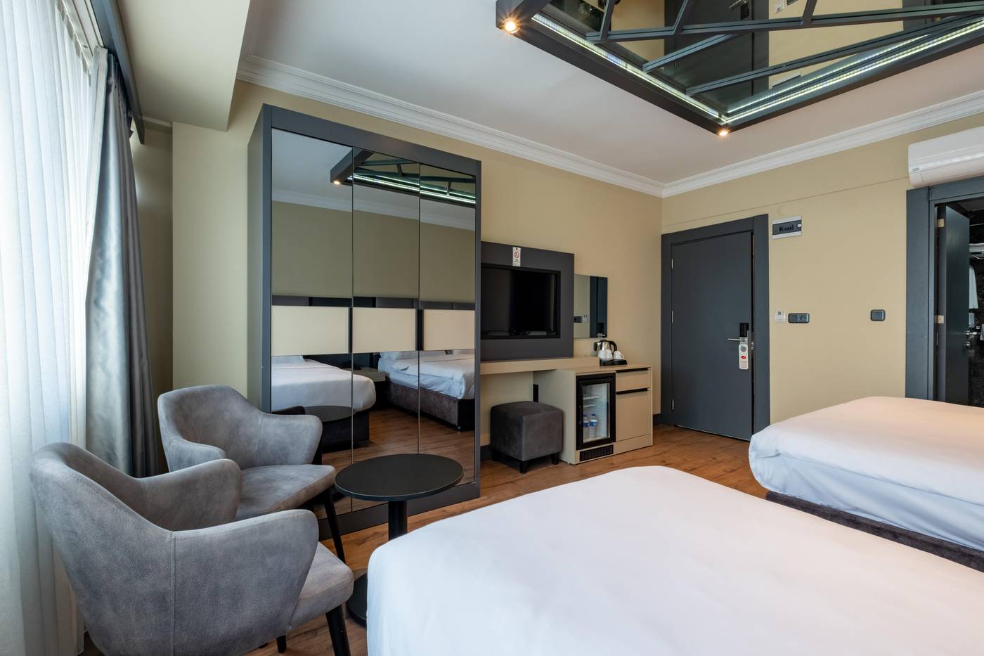 Frt-Airlines-Otel-Room-5