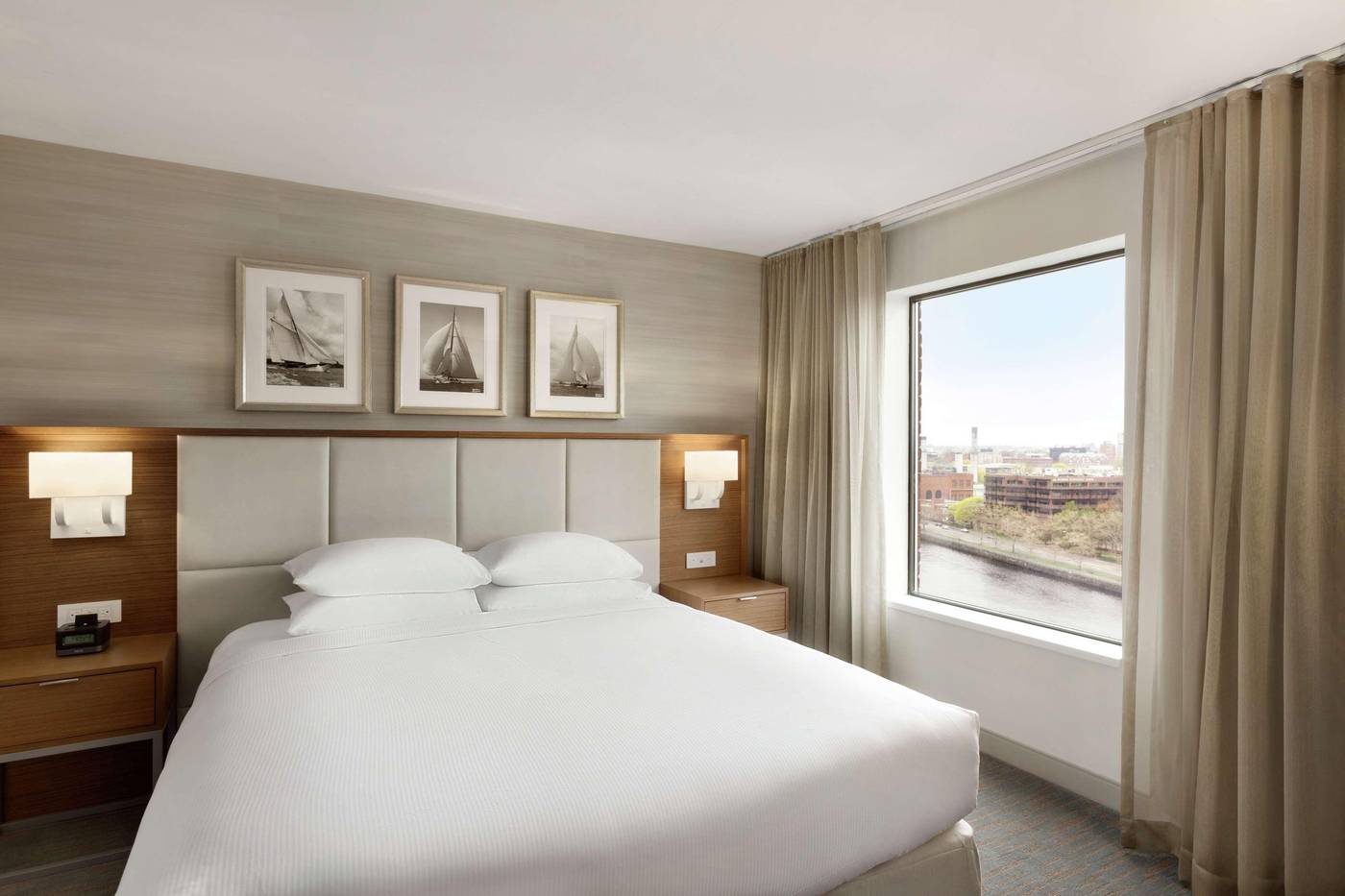 DoubleTree-Suites-by-Hilton-Hotel-Boston-Cambridge-Room-28