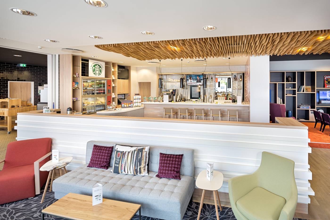 Holiday-Inn-Berlin-City-East-Side-Lobby-7