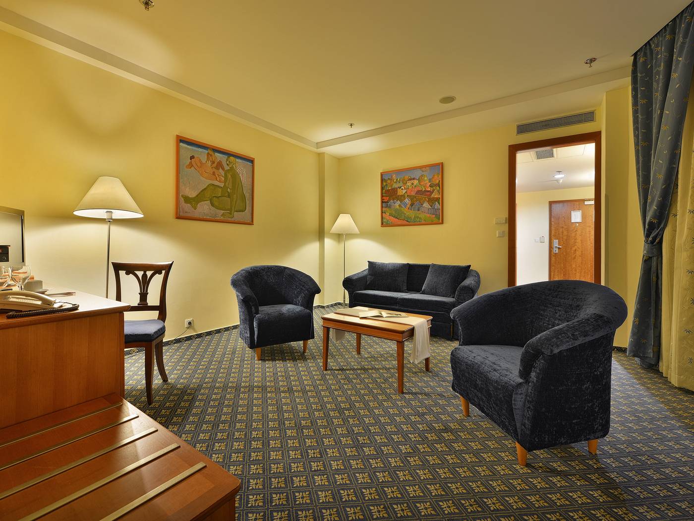 Ramada-Prague-City-Centre-Room-2