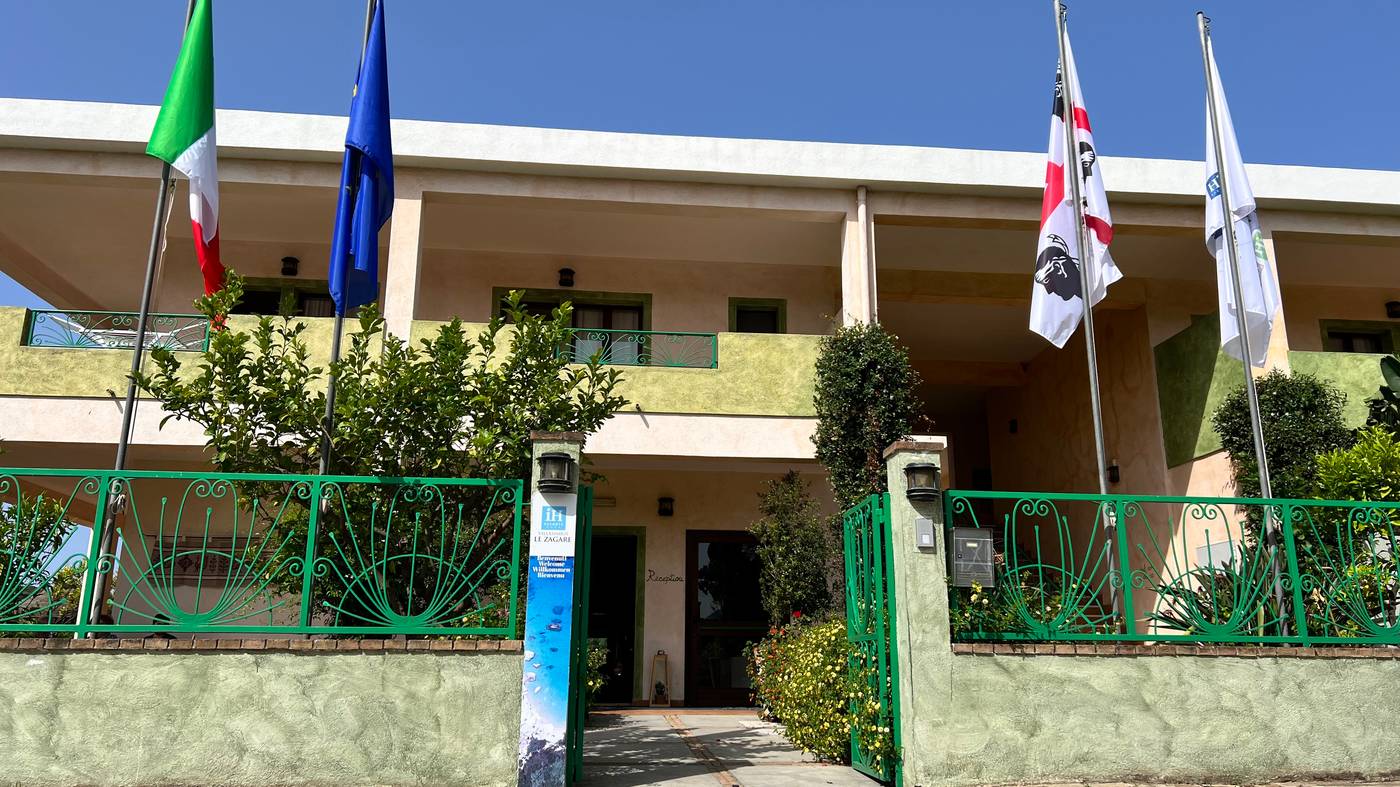 iH-Hotels-Villasimius-Le-Zagare-Resort-Lobby-24