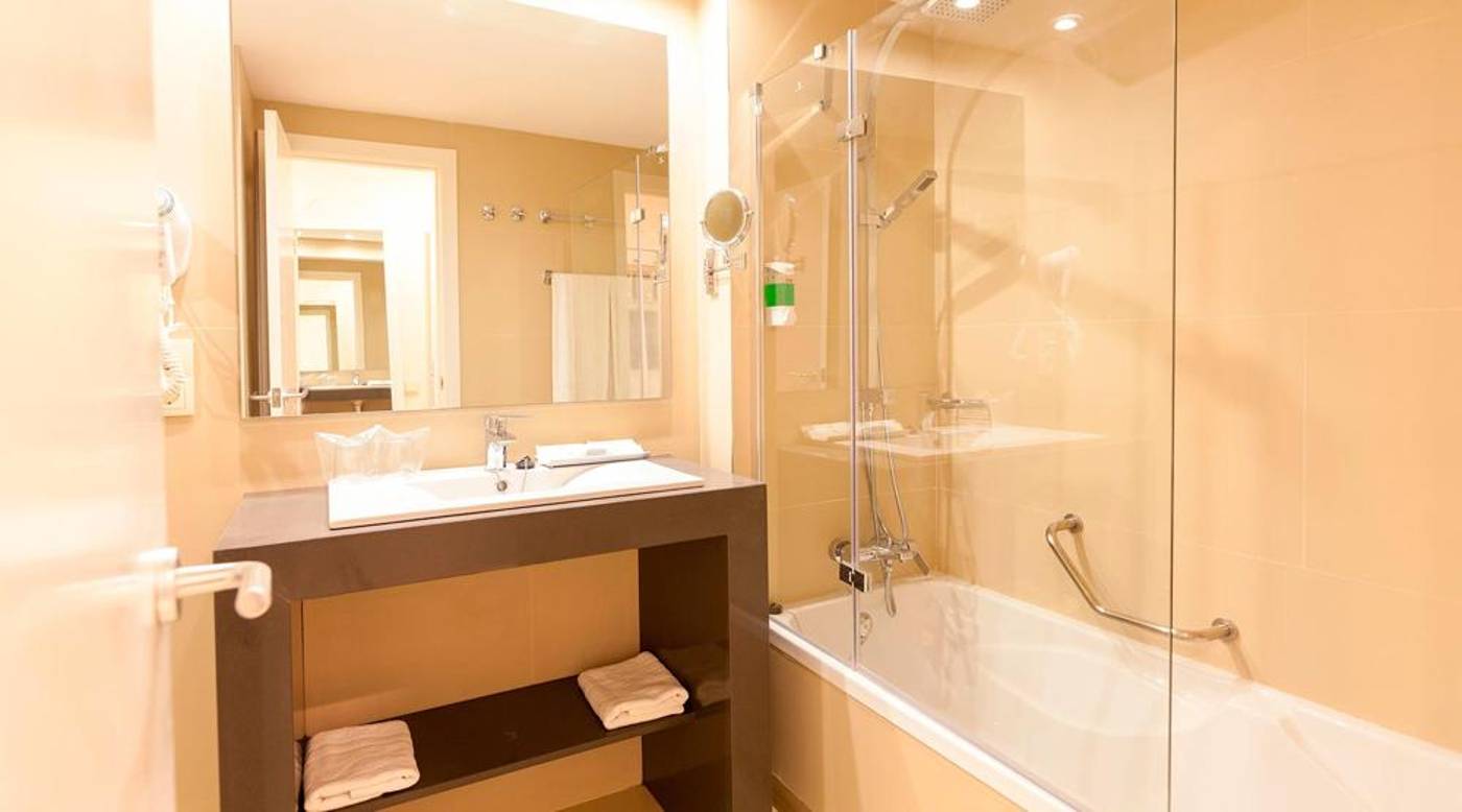 Sirenis-Seaview-Country-Club-Room-30