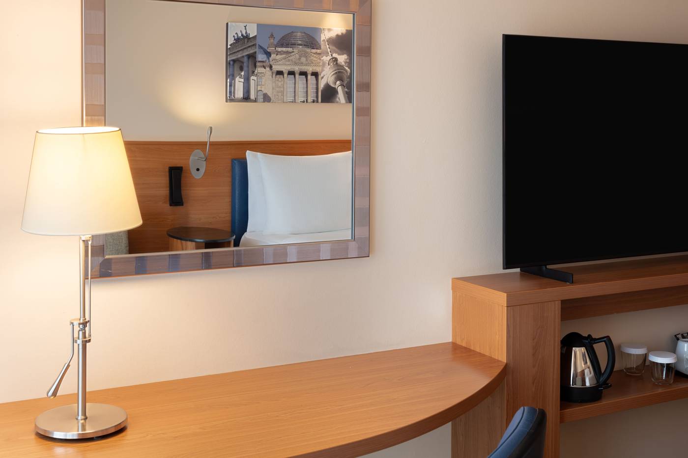 Hampton-By-Hilton-Berlin-City-West-Room-7