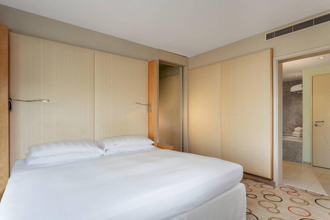 Sheraton-Berlin-Grand-Hotel-Esplanade-General-view-44