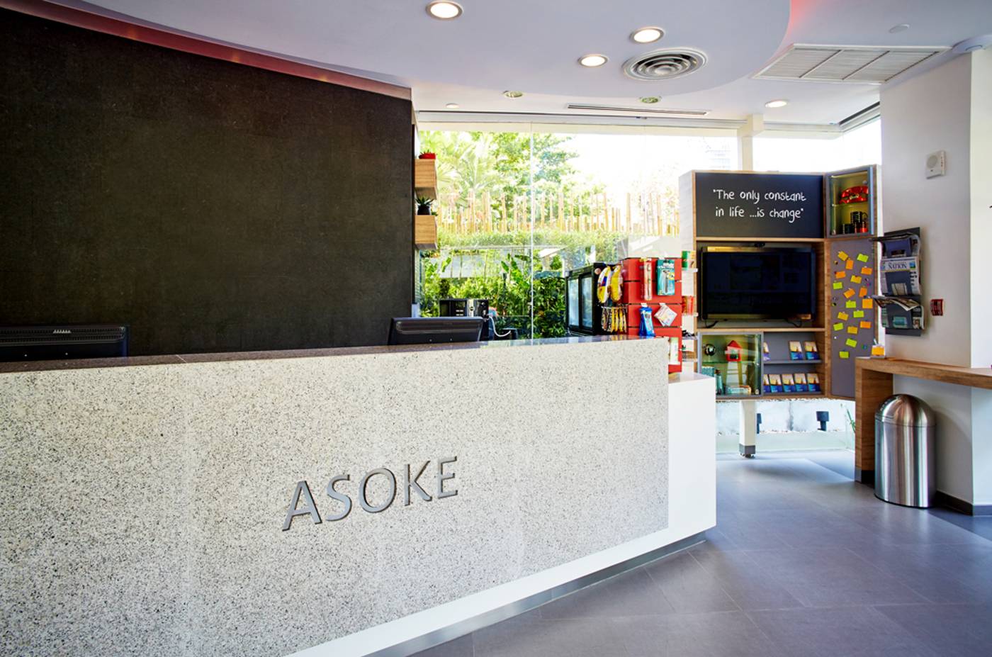 Red-Planet-Bangkok-Asoke-Lobby-10