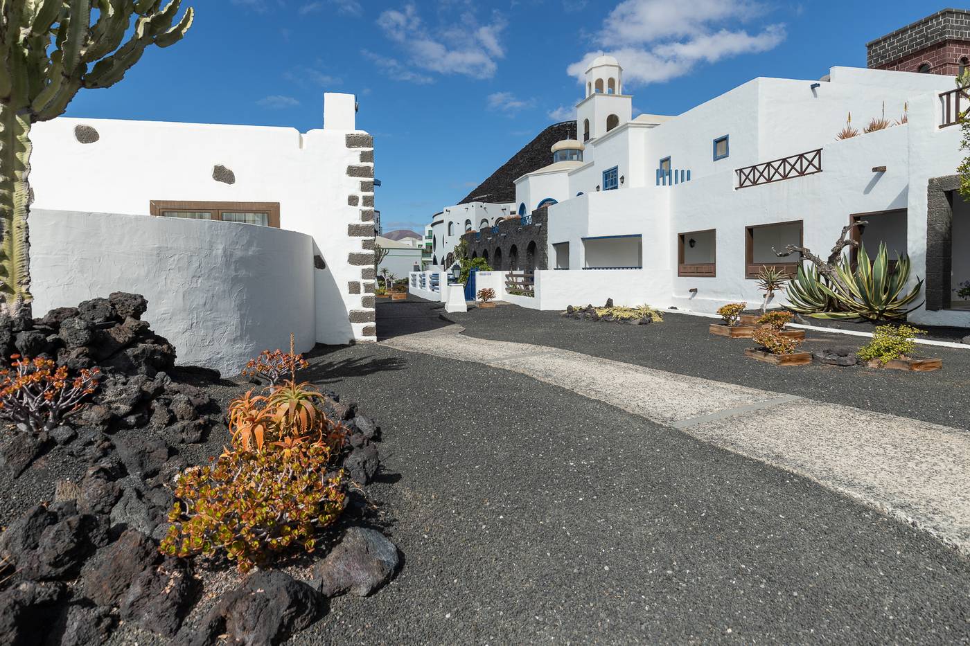 Hotel-LIVVO-Volc--n-Lanzarote-General-view-17