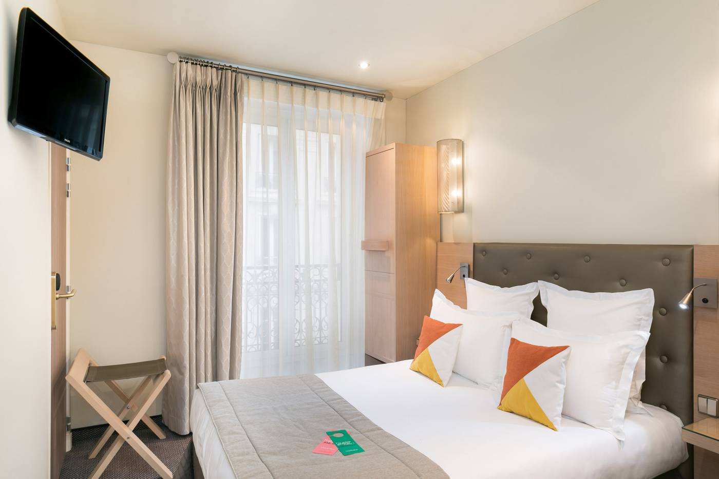 Hotel-Le-Cardinal-Room-6