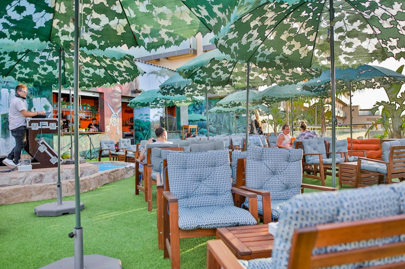 Hotel-525-Sports-and-Entertainment-15