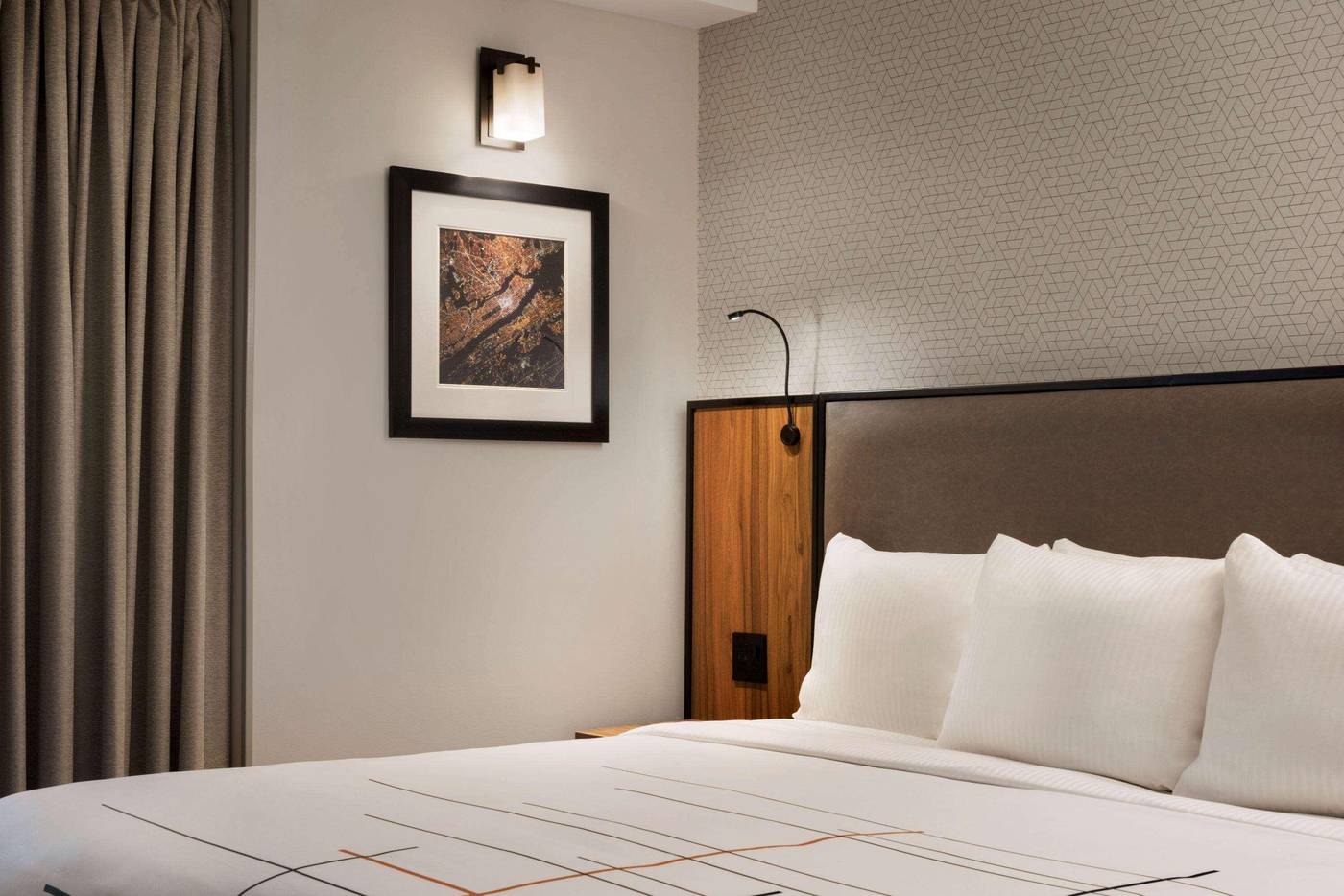 La-Quinta-Inn-and-Suites-Times-Square-South-Room-34