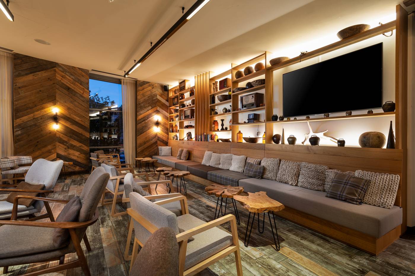 Urban-Lodge-Hotel-Lobby-5