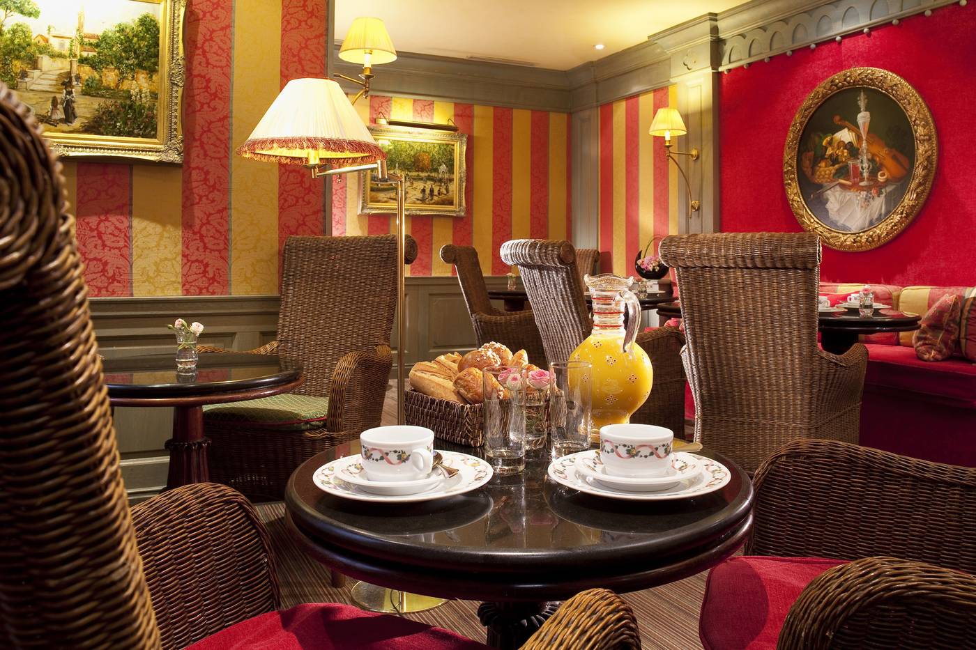 Chambiges-Elysees-Lobby-16