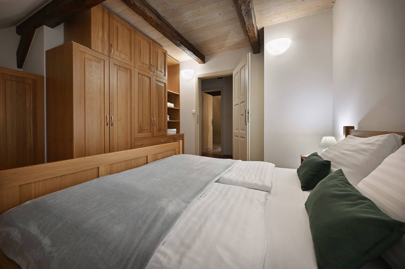 Boutique-Apartments-White-Swan-Room-60