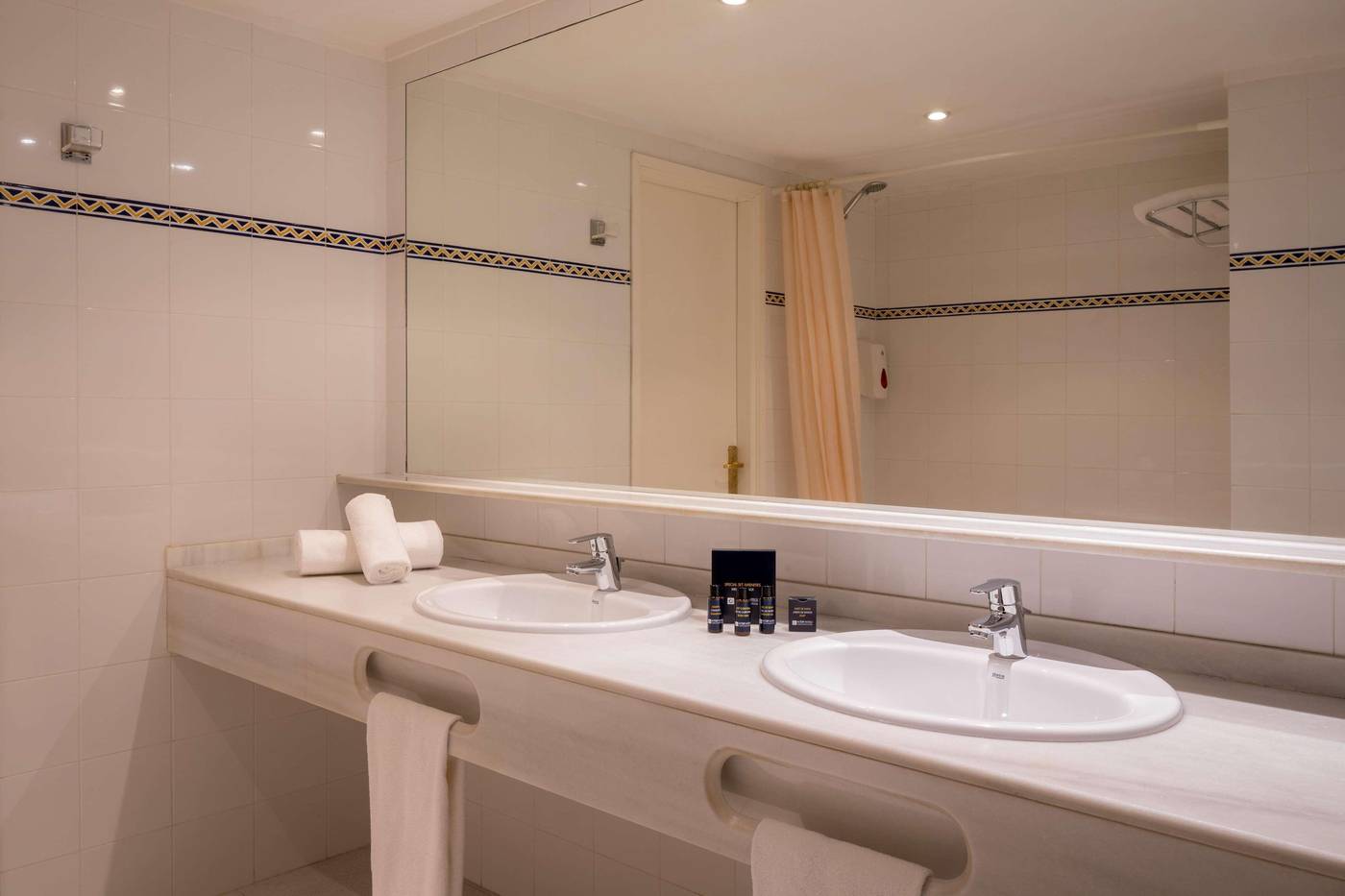 htop-Caleta-Palace-Room-35