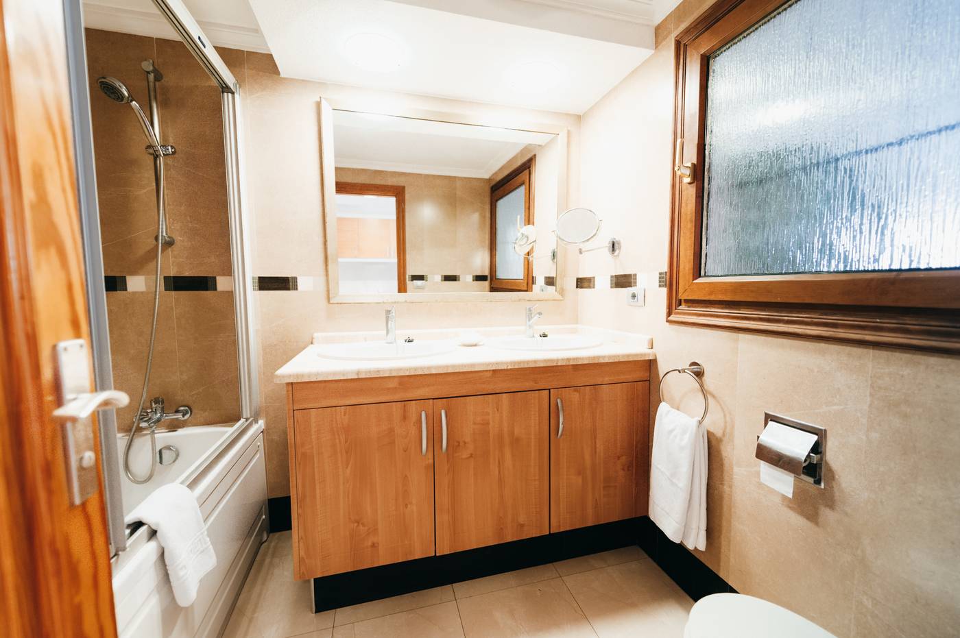 ONA-Beverly-Hills-Room-30