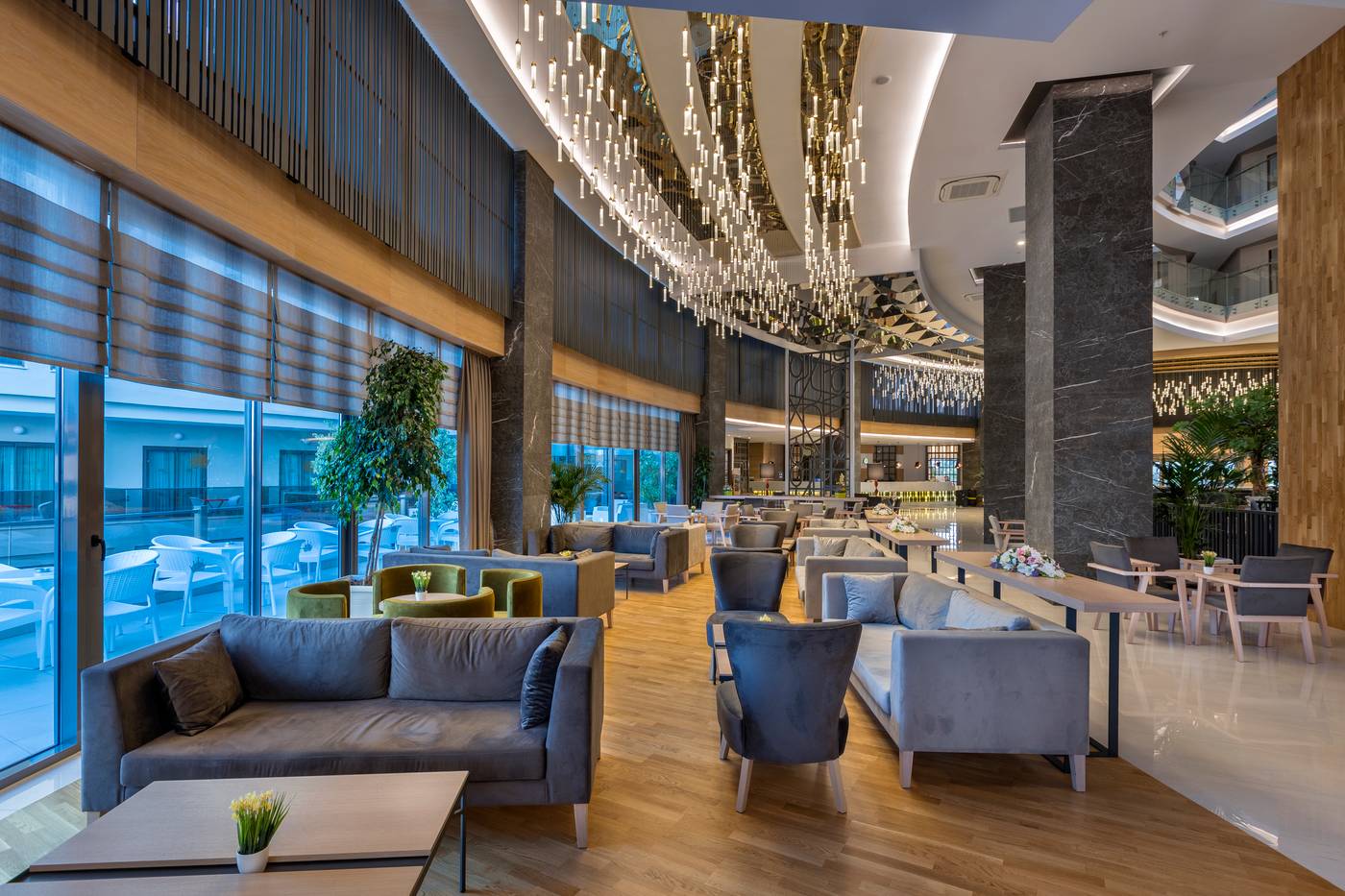 Side-Crown-Sunshine-Lobby-37