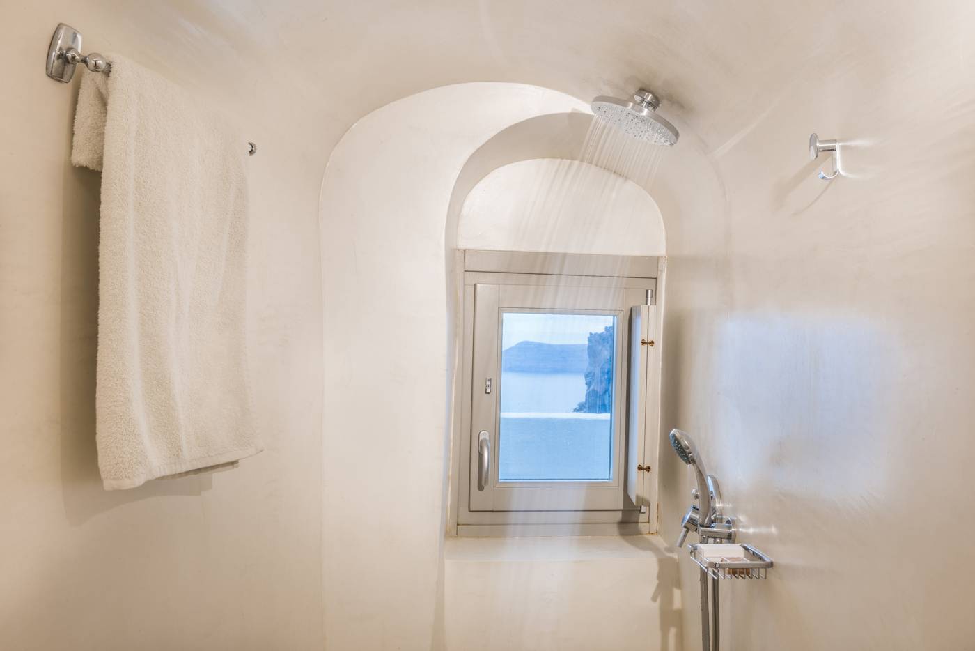 On-The-Rocks-Hotel-Room-32