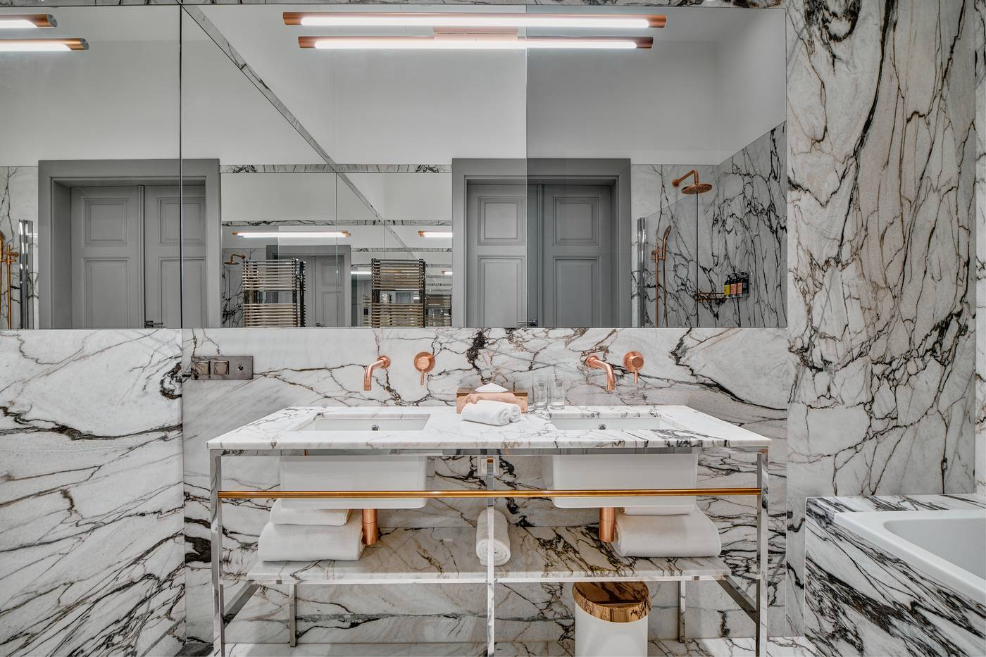 H15-Luxury-Palace-Room-41