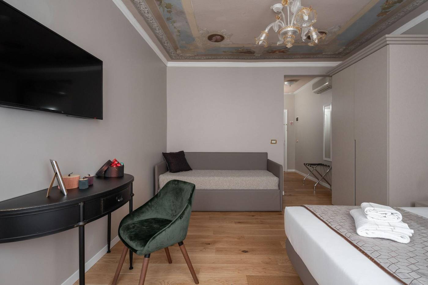 Hotel-Herion-Room-42