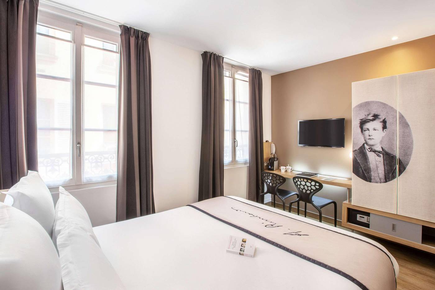 Hotel-Litteraire-Arthur-Rimbaud--BW-Signature-Coll-Room-34