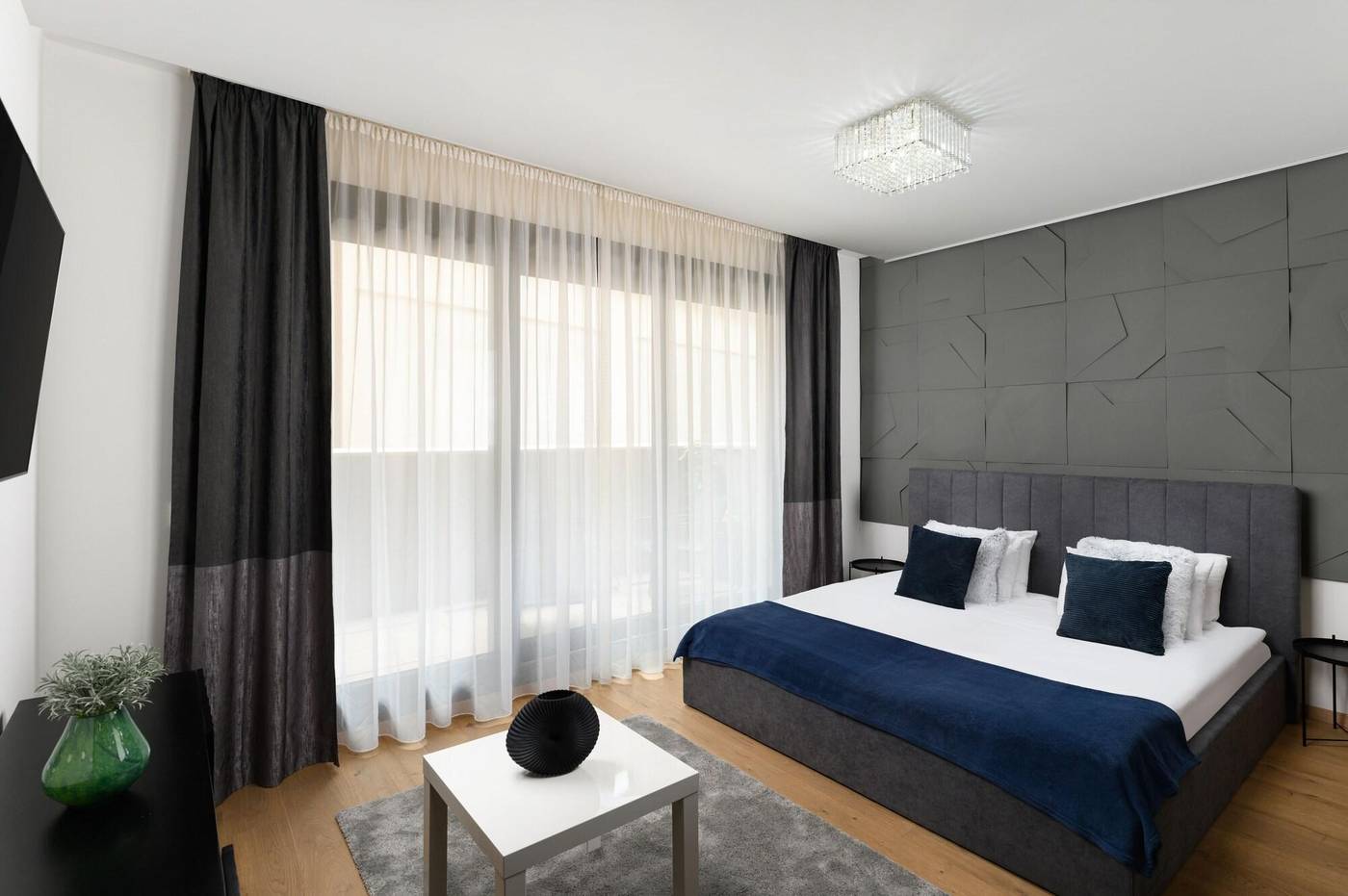 Hotel-Emerald---Suites-Room-58